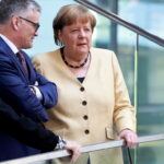 Γερμανία: Μέρκελ εναντίον Μερτς, με αφορμή το μεταναστευτικό