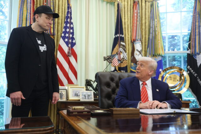 Ίλον Μασκ: «Το όνομα του Τραμπ είναι μέσα στους φακέλους Έπστιν»