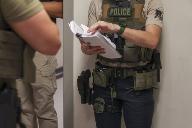 ΗΠΑ: Το Ανώτατο Δικαστήριο ενέκρινε την επανάληψη των απελάσεων μεταναστών προς τρίτες χώρες