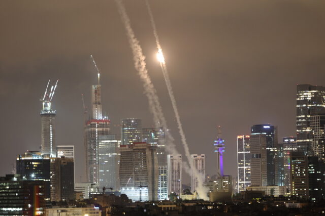 Ιράν: Οι Φρουροί της Επανάστασης καλούν τους κατοίκους του Τελ Αβίβ να φύγουν από την πόλη το συντομότερο δυνατόν