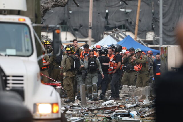 Ισραήλ: Ισχυρές εκρήξεις σε Τελ Αβίβ και Ιερουσαλήμ μετά την εκτόξευση πυραύλων από το Ιράν