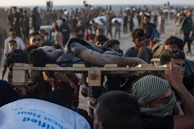 Γάζα: Ο ισραηλινός στρατός συνεχίζει να σκοτώνει αμάχους στα κέντρα «διανομής ανθρωπιστικής βοήθειας»