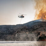 Χίος: Μεγάλη αναζωπύρωση της φωτιάς στο βουνό Προβατά