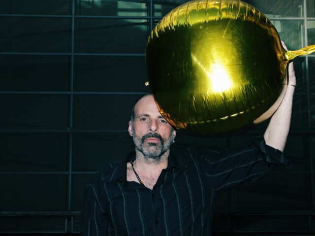 «Δεν κάνω έργα ταιριαστά με τις κουρτίνες σας»: Η «λοξή» ματιά του χαράκτη Χριστόφορου Κατσαδιώτη