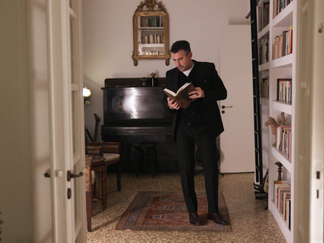 Νίκο Ερηνάκη, πώς είναι να πηγαίνεις για φαγητό μόνος σου;