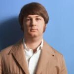 Ο Μπράιαν Γουίλσον, συνιδρυτής των Beach Boys και ιδιοφυΐα πίσω από το “God Only Knows”, πέθανε σε ηλικία 82 ετών.