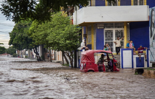 Μεξικό: Τουλάχιστον δύο νεκροί από τον Τυφώνα Έρικ