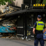 Σουηδία: Τραμ εκτροχιάστηκε και έπεσε σε πιτσαρία – Τουλάχιστον επτά τραυματίες