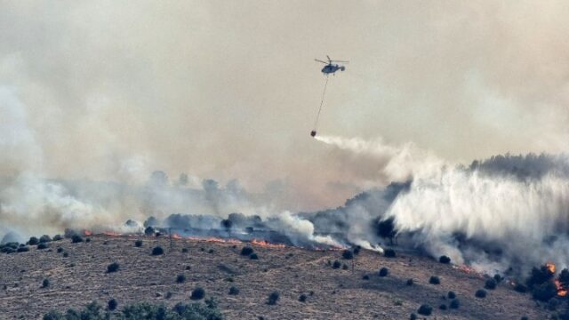 Χίος: Ολονύχτια μάχη με τις φωτιές – Στέλνουν ενισχύσεις με πλοία από τη Δραπετσώνα