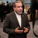 Ο Ιρανός ΥΠΕΞ Αραγτσί καταγγέλλει τα «εξωφρενικά» πλήγματα των ΗΠΑ, υπογραμμίζοντας πως θα έχουν «συνέπειες χωρίς τέλος»