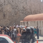 Ρόδος: Προσαγωγές διαδηλωτών λίγο πριν φτάσει το κρουαζιερόπλοιο με Ισραηλινούς τουρίστες