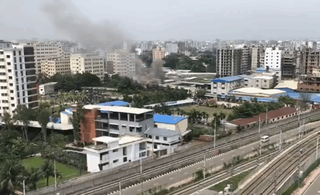 Μπανγκλαντές: Στρατιωτικό αεροσκάφος συνετρίβη σε σχολείο