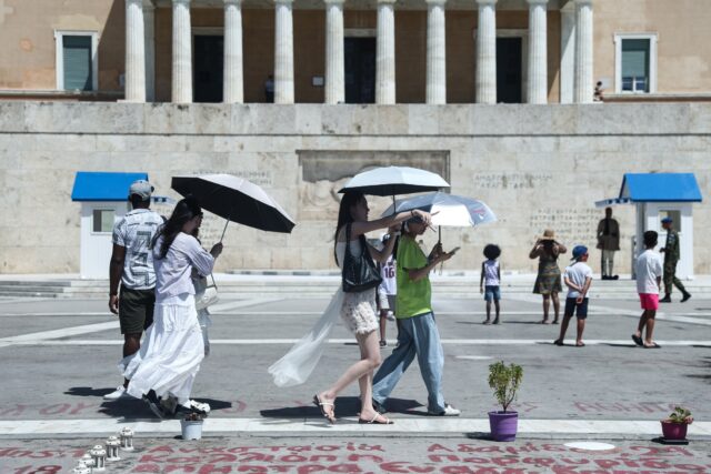 Παρατείνεται μέχρι και τη Δευτέρα ο καύσωνας