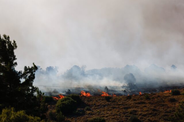 Φωτιά στη Χίο – Εντολή εκκένωσης σε Πισπιλούντα και Ποταμιά