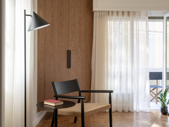 Παρελθόν και παρόν διασταυρώνονται σε ένα διαμέρισμα των 70s στα Εξάρχεια