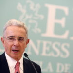 Ένοχος στη δίκη του για επηρεασμό μαρτύρων κρίθηκε ο πρώην Πρόεδρος της Κολομβίας