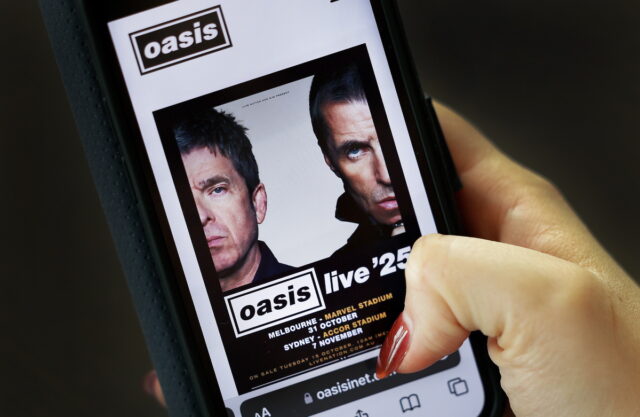 Oasis: Ξανά μαζί στη σκηνή μετά από 16 χρόνια