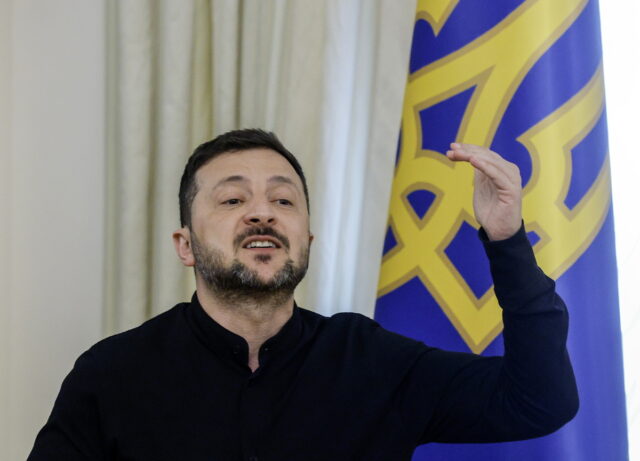 Ουκρανία: Σκάνδαλα διαφθοράς και εσωτερικές έριδες απειλούν το καθεστώς Ζελένσκι πιο πολύ από τους Ρώσους