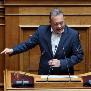 Κάλεσμα στις προοδευτικές δυνάμεις για πρόταση μομφής απηύθυνε ο Σωκράτης Φάμελλος