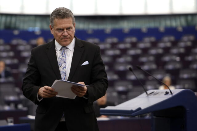 Εμπορικός πόλεμος: Η ΕΕ επιδιώκει συμφωνία με τις ΗΠΑ, ετοιμάζει και αντίμετρα