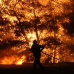 Σε ύφεση οι πυρκαγιές στον Ωρωπό και στη Θάσο