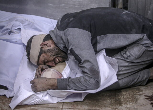 Γάζα: Νέα σφαγή γυναικόπαιδων από ισραηλινό βομβαρδισμό σε καταυλισμό εκτοπισμένων