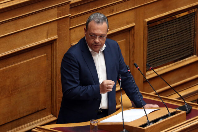 Πόρισμα Προανακριτικής για Καραμανλή – Φάμελλος: «Είστε μία διεφθαρμένη και επικίνδυνη κυβέρνηση»