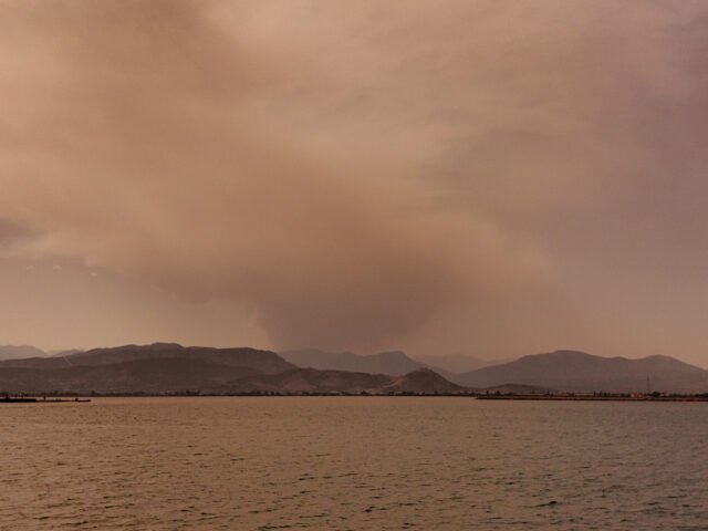 Κορινθία: Μεγάλη αναζωπύρωση της φωτιάς στον Φενεό