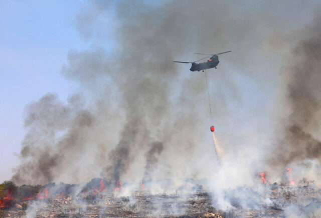 Κύπρος: Συνεχίζει ανεξέλεγκτο να καίει το μέτωπο στο Άρσος της επαρχίας Λεμεσού
