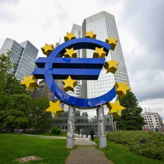 «Όχι» της ΕΚΤ στη χρήση «παγωμένων» ρωσικών κεφαλαίων για δάνειο την Ουκρανία