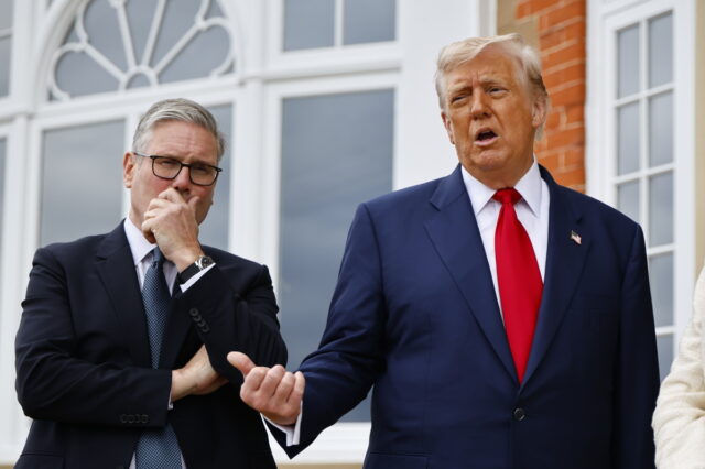 Συνάντηση Κιρ Στάρμερ – Ντόναλντ Τραμπ: «Πρώτη προτεραιότητα στη Γάζα, να τραφεί ο πληθυσμός»