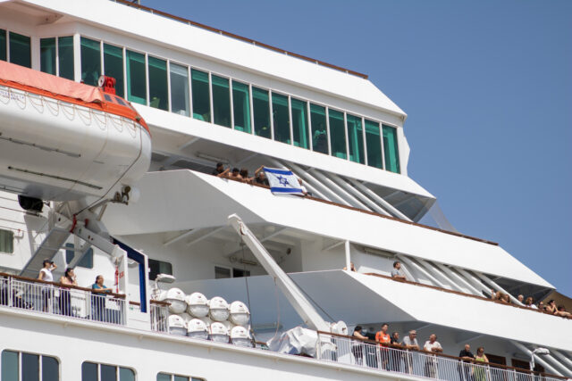 Κρήτη: Χημικά και προσαγωγές στη συγκέντρωση διαμαρτυρίας για την άφιξη του Crown Iris [ΒΙΝΤΕΟ]