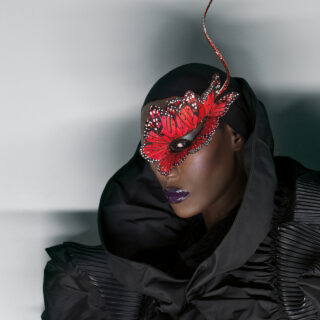 “Δεν είμαι γυναίκα, δεν είμαι άντρας. I’m Grace fucking Jones”