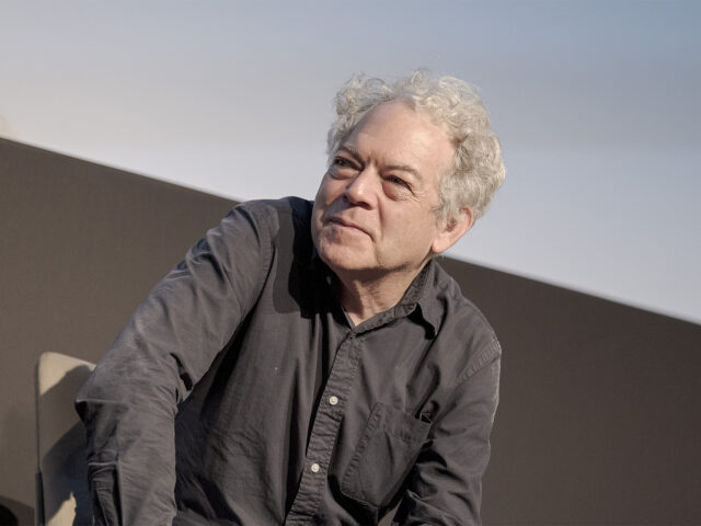 Ο Michael Almereyda νιώθει συνεχώς σαν αδέσποτη γάτα