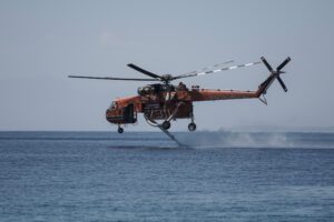 Φωτιά στο Νεοχώρι Πηλίου – Σηκώθηκαν εναέρια μέσα