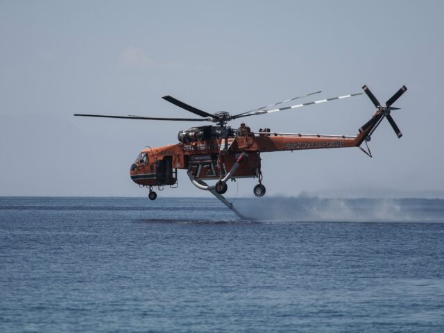 Φωτιά στο Νεοχώρι Πηλίου – Σηκώθηκαν εναέρια μέσα