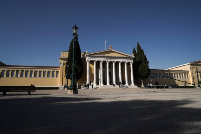 Γυναίκα αυτοπυρπολήθηκε έξω από το Ζάππειο