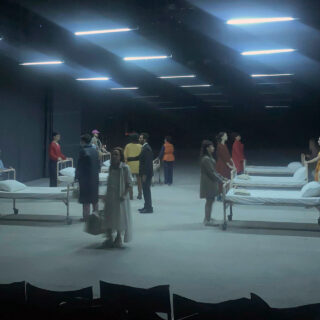 Η «Πόλη των Τυφλών» αποκαλύπτει μέσα από σκοτάδι και φως τις ρωγμές του ανθρώπινου είδους