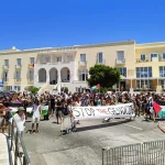 Κάτοικοι της Σύρου μπλόκαραν τον ελλιμενισμό ισραηλινού κρουαζιερόπλοιου