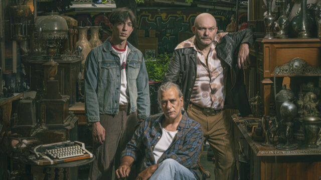 “Αμερικάνικος Βούβαλος”: Ο Γιάννης Μπέζος σκηνοθετεί το αριστούργημα του David Mamet