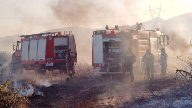 Υπό μερικό έλεγχο η πυρκαγιά σε εργοστάσιο στα Μέγαρα