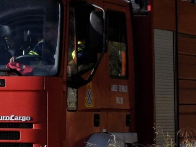 Πυρκαγιά σε εργοστάσιο πλαστικών στο Μενίδι