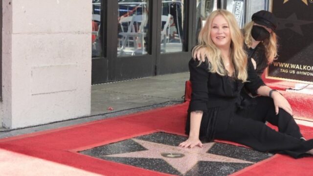 «You With the Sad Eyes»: Η αυτοβιογραφία της Κριστίνα Άπλγκεϊτ