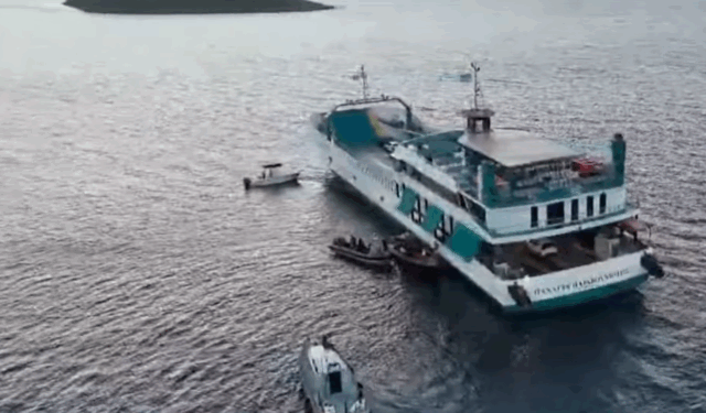 Στον εισαγγελέα ο καπετάνιος του πλοίου που προσάραξε σε βραχονησίδα στα Στύρα