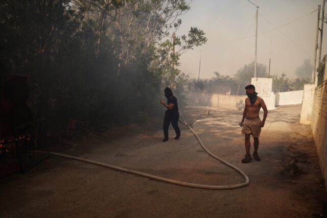 Εντοπίστηκε εμπρηστικός μηχανισμός στη Δροσιά Αττικής – Μια προσαγωγή