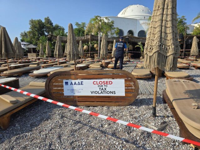 Λουκέτο για 48 ώρες και πρόστιμο σε γνωστό beach restaurant στην Ρόδο