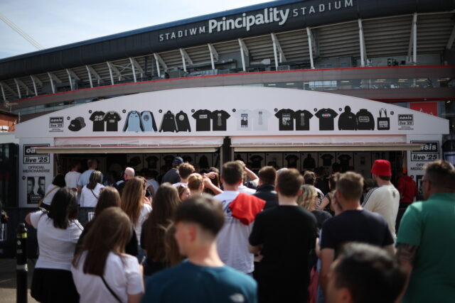 Σοκαρισμένοι οι Oasis από τον θάνατο θαυμαστή τους στο Γουέμπλεϊ