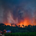 Μαίνεται για τρίτη ημέρα η μάχη με την τεράστια πυρκαγιά στη νότια Γαλλία