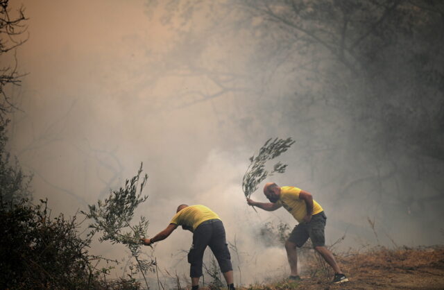 Αχαΐα: Μπαράζ εκκενώσεων περιοχών της Πάτρας – Συνελήφθη 25χρονος για εμπρησμό