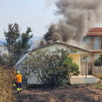 Χίος: Μάχη να μην περάσει η φωτιά στα Χάλανδρα